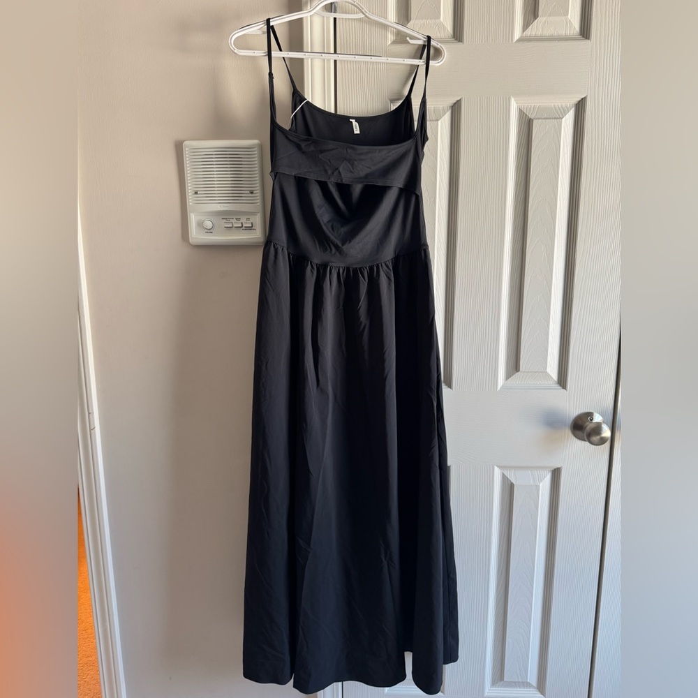 Backless Maxi Dress 🖤